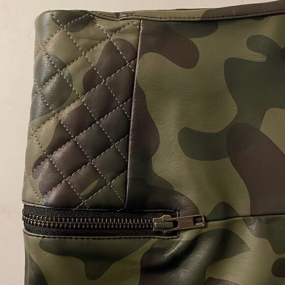 Sam Edelman Faux Leather Camouflage Skirt size 4 - Picture 3 of 8